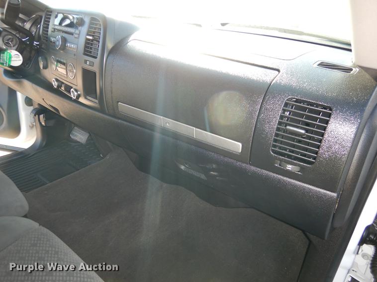 image for item J5546 2007 Chevrolet Silverado 1500 Z71 Crew Cab pickup truck