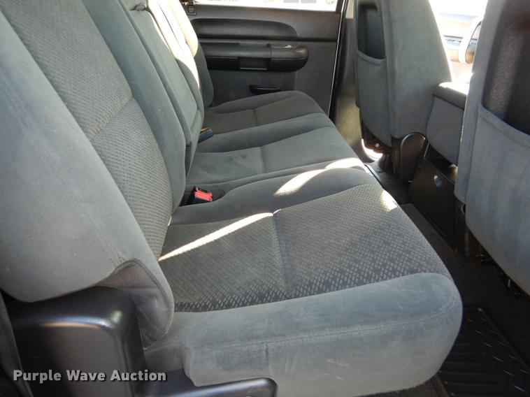 image for item J5546 2007 Chevrolet Silverado 1500 Z71 Crew Cab pickup truck