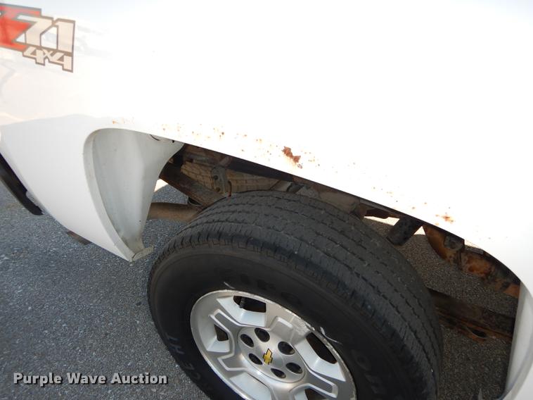 image for item J5546 2007 Chevrolet Silverado 1500 Z71 Crew Cab pickup truck