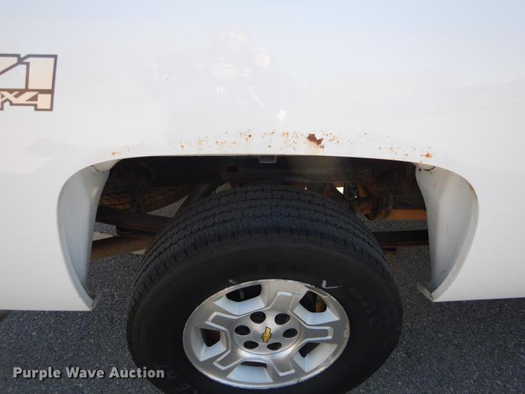 image for item J5546 2007 Chevrolet Silverado 1500 Z71 Crew Cab pickup truck