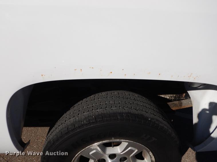 image for item J5546 2007 Chevrolet Silverado 1500 Z71 Crew Cab pickup truck