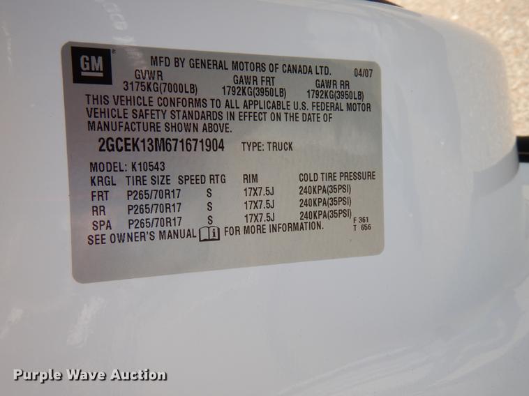 image for item J5546 2007 Chevrolet Silverado 1500 Z71 Crew Cab pickup truck