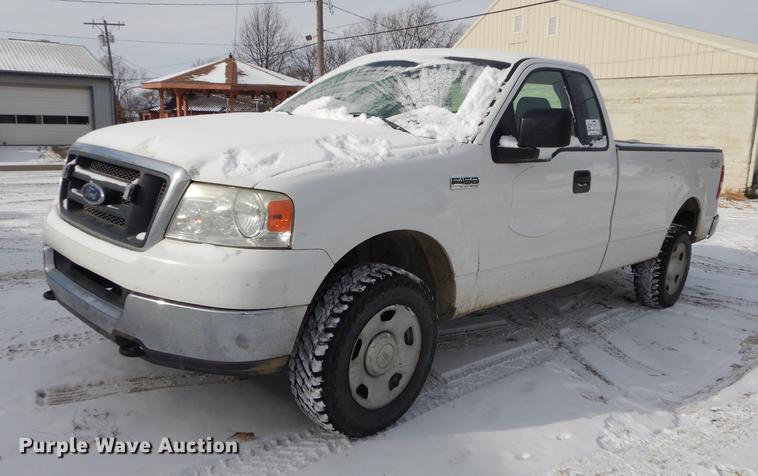 image for item J5548 2004 Ford F150 XL pickup truck