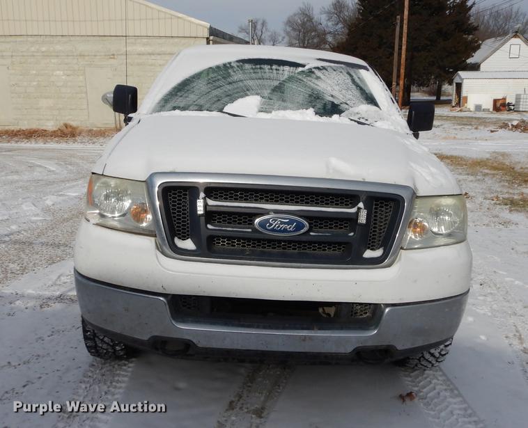 image for item J5548 2004 Ford F150 XL pickup truck