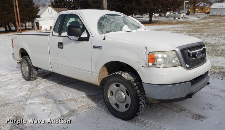 image for item J5548 2004 Ford F150 XL pickup truck