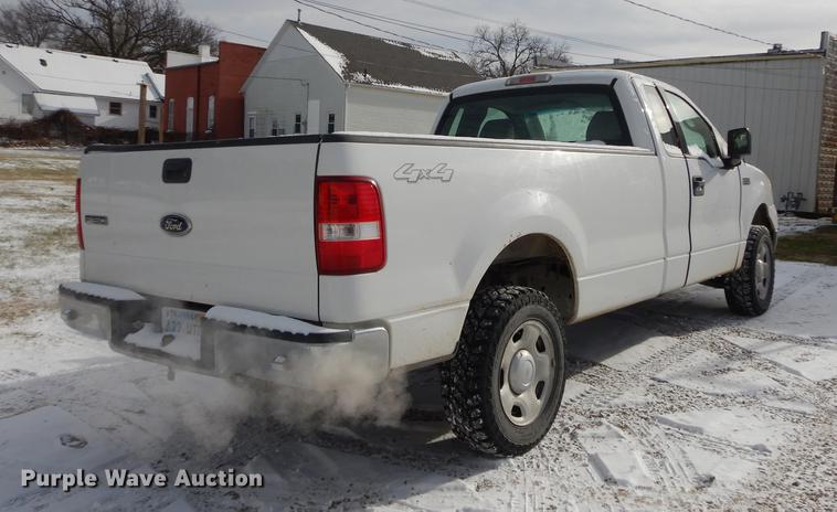 image for item J5548 2004 Ford F150 XL pickup truck