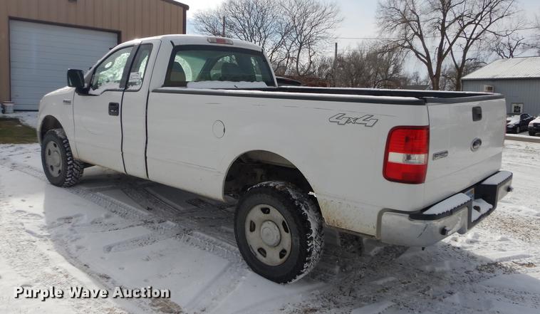 image for item J5548 2004 Ford F150 XL pickup truck