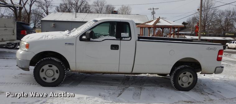 image for item J5548 2004 Ford F150 XL pickup truck