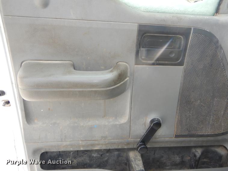 image for item J5548 2004 Ford F150 XL pickup truck