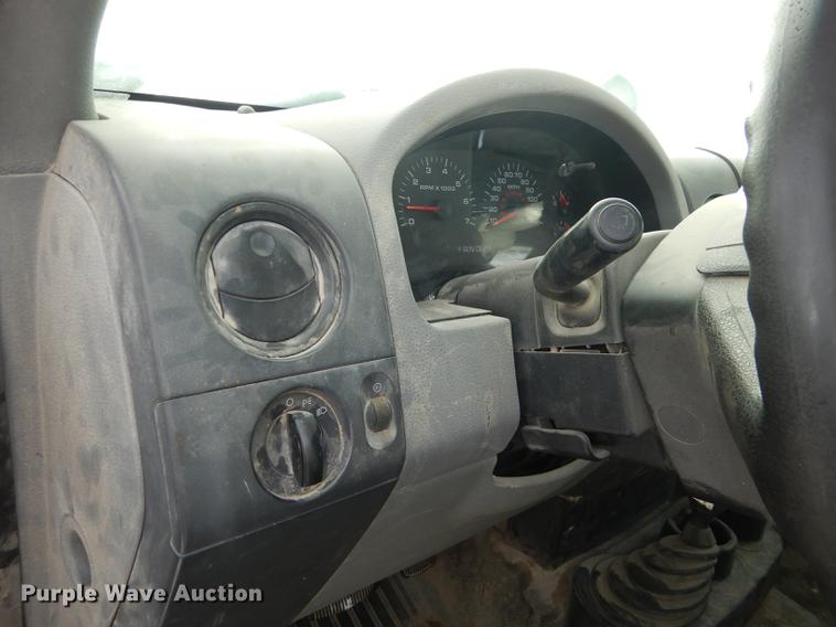 image for item J5548 2004 Ford F150 XL pickup truck