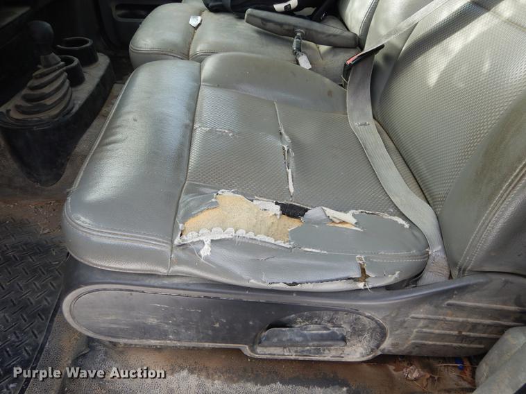 image for item J5548 2004 Ford F150 XL pickup truck