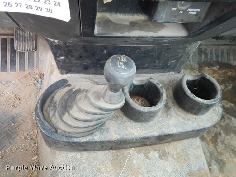 image for item J5548 2004 Ford F150 XL pickup truck