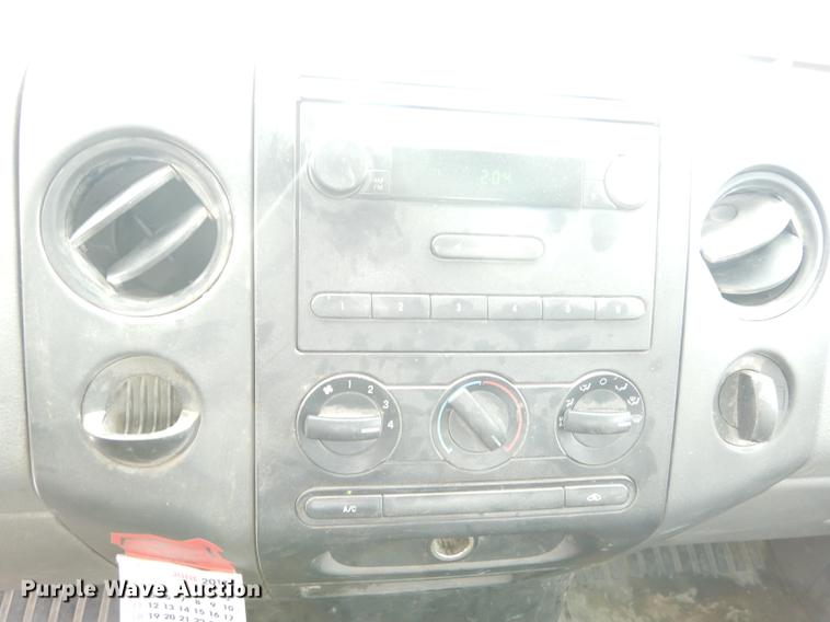 image for item J5548 2004 Ford F150 XL pickup truck