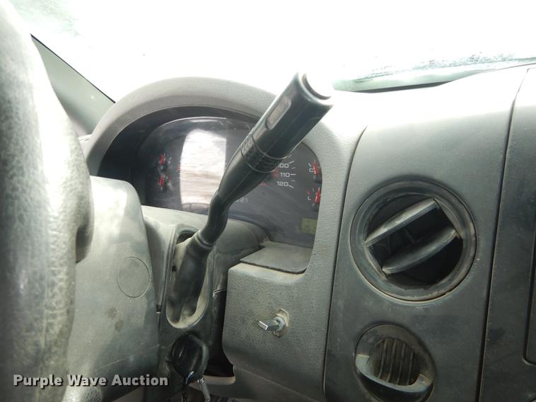 image for item J5548 2004 Ford F150 XL pickup truck