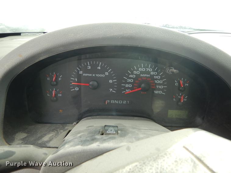 image for item J5548 2004 Ford F150 XL pickup truck