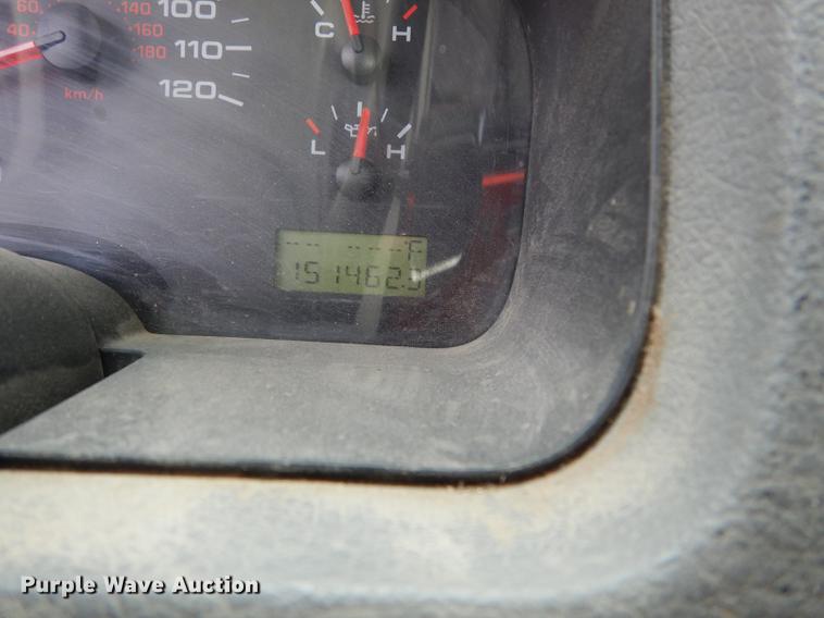 image for item J5548 2004 Ford F150 XL pickup truck