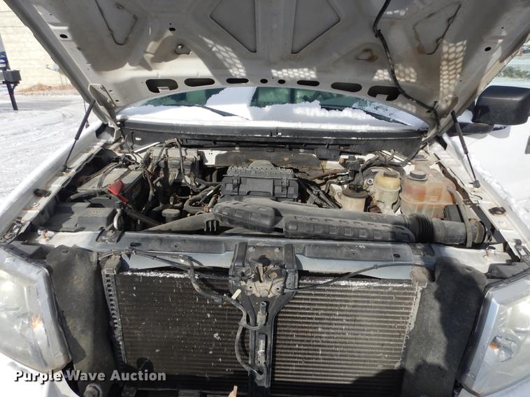 image for item J5548 2004 Ford F150 XL pickup truck