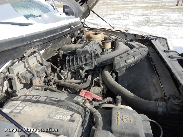 image for item J5548 2004 Ford F150 XL pickup truck