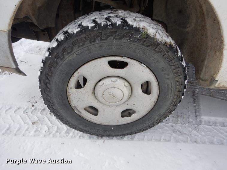 image for item J5548 2004 Ford F150 XL pickup truck