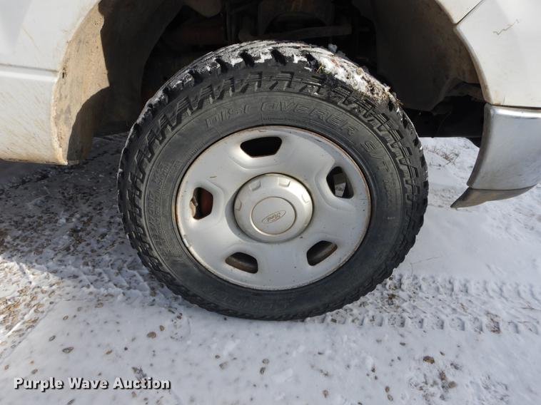 image for item J5548 2004 Ford F150 XL pickup truck