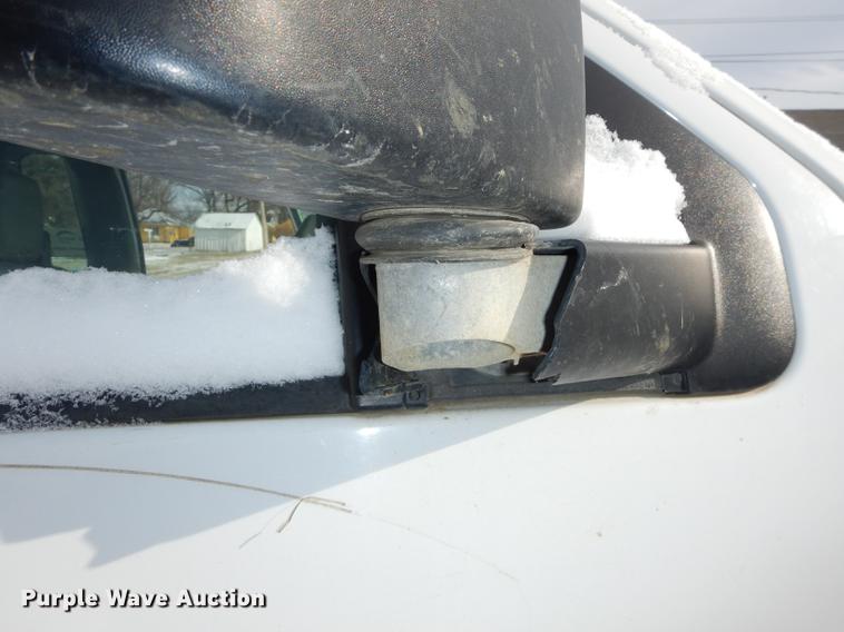 image for item J5548 2004 Ford F150 XL pickup truck