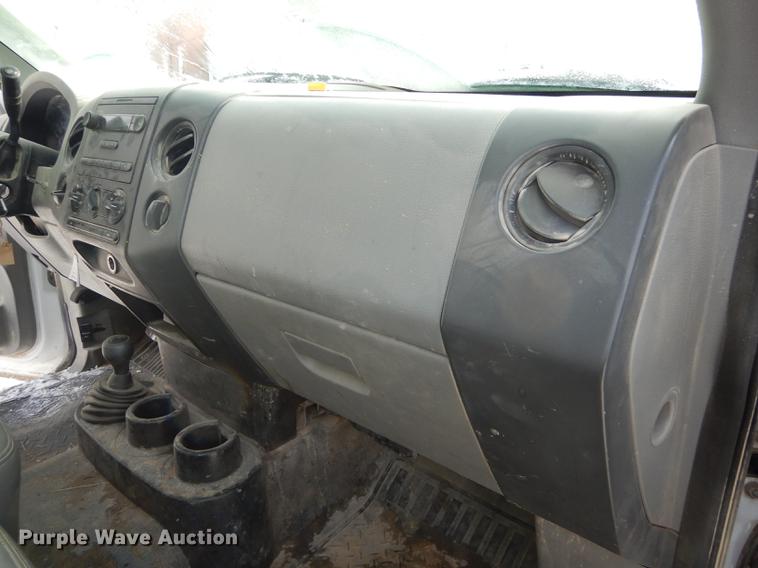 image for item J5548 2004 Ford F150 XL pickup truck