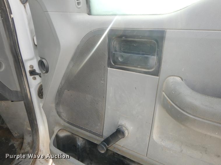 image for item J5548 2004 Ford F150 XL pickup truck