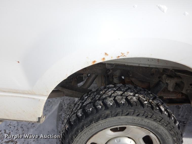 image for item J5548 2004 Ford F150 XL pickup truck