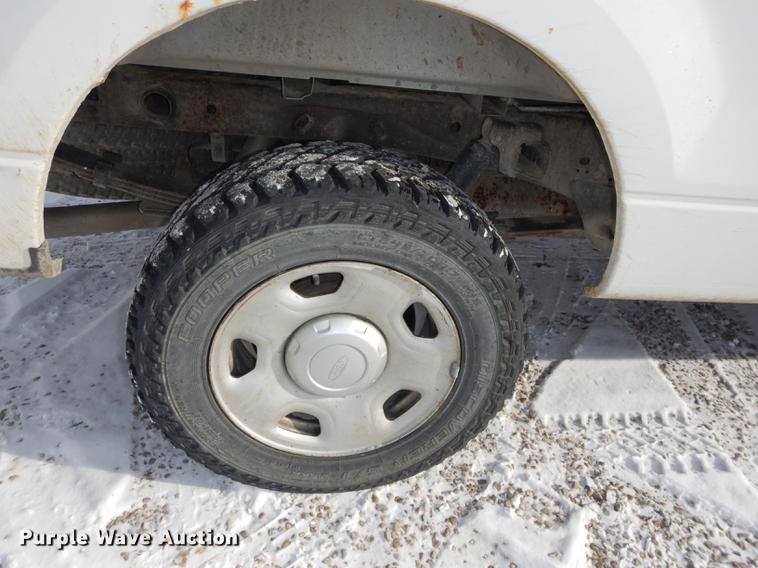 image for item J5548 2004 Ford F150 XL pickup truck