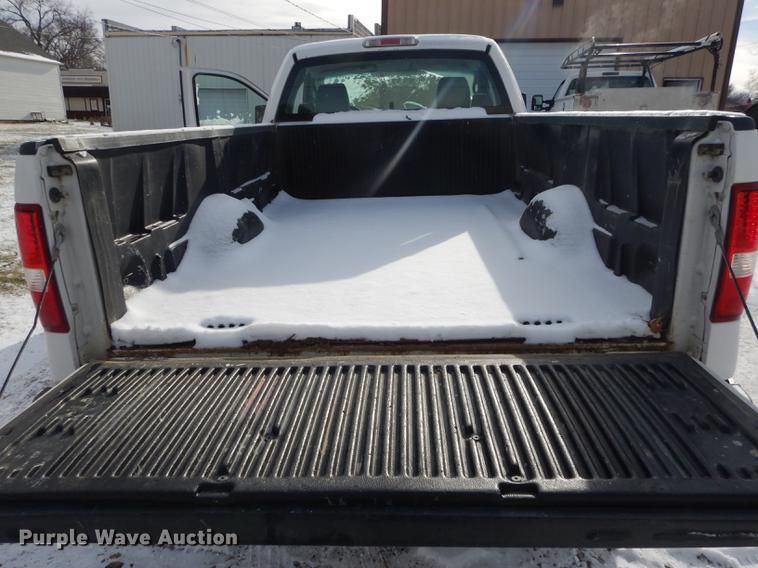 image for item J5548 2004 Ford F150 XL pickup truck