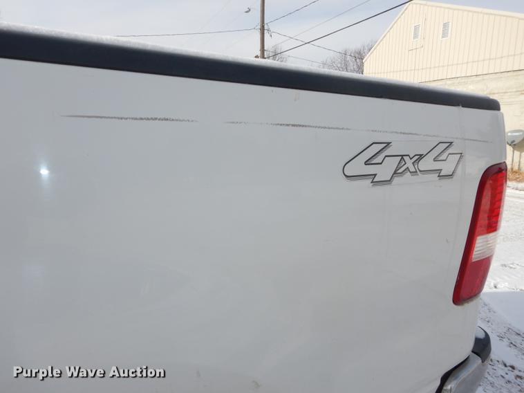 image for item J5548 2004 Ford F150 XL pickup truck