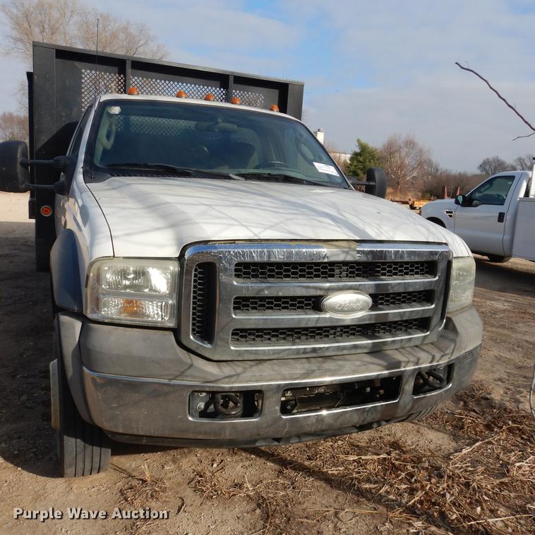 image for item J5555 2006 Ford F550 XLT Super Duty dump truck