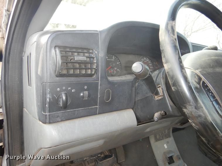 image for item J5555 2006 Ford F550 XLT Super Duty dump truck