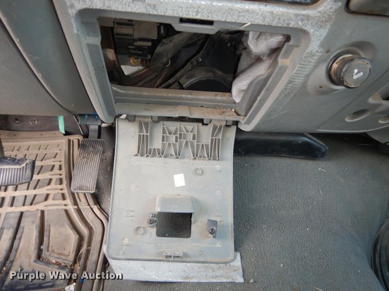 image for item J5555 2006 Ford F550 XLT Super Duty dump truck