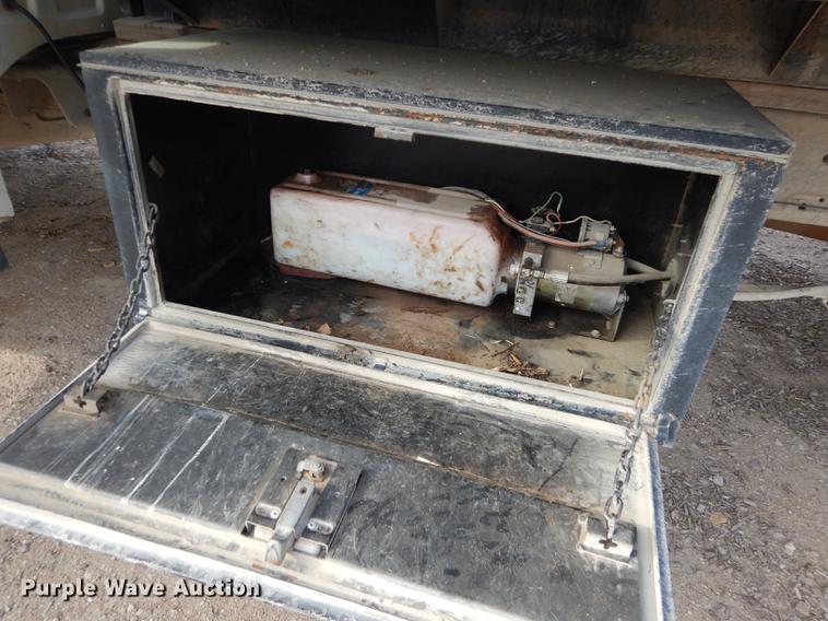 image for item J5555 2006 Ford F550 XLT Super Duty dump truck