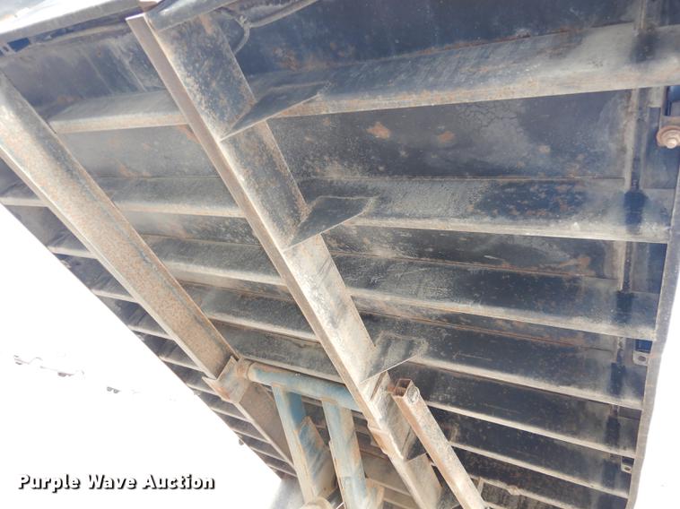 image for item J5555 2006 Ford F550 XLT Super Duty dump truck