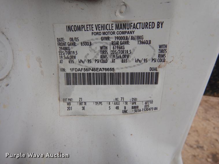 image for item J5555 2006 Ford F550 XLT Super Duty dump truck