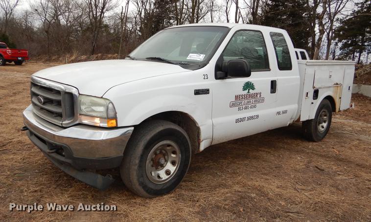 image for item J5566 2004 Ford F250 Super Duty XLT SuperCab utility bed pickup truck