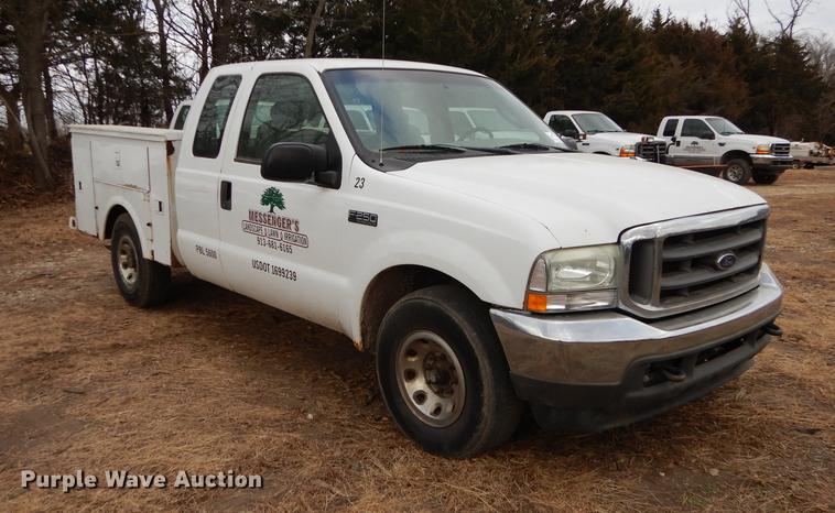 image for item J5566 2004 Ford F250 Super Duty XLT SuperCab utility bed pickup truck