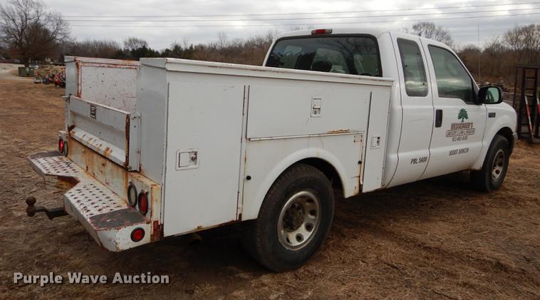 image for item J5566 2004 Ford F250 Super Duty XLT SuperCab utility bed pickup truck