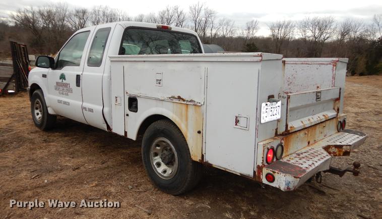 image for item J5566 2004 Ford F250 Super Duty XLT SuperCab utility bed pickup truck