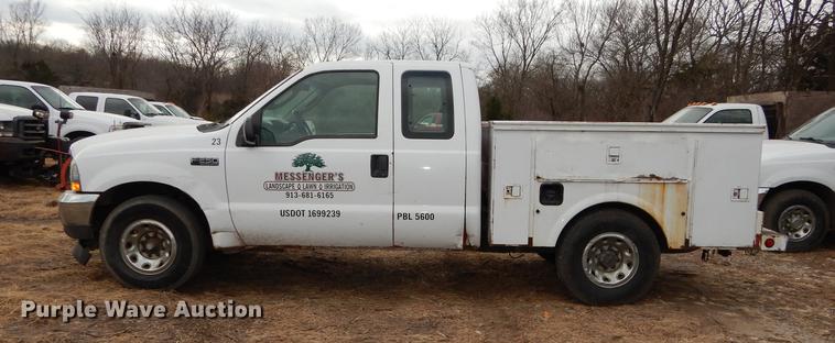 image for item J5566 2004 Ford F250 Super Duty XLT SuperCab utility bed pickup truck