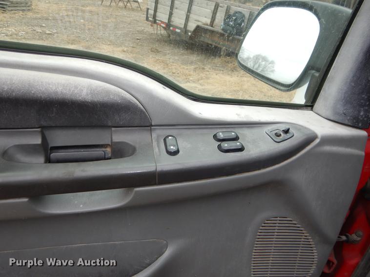 image for item J5566 2004 Ford F250 Super Duty XLT SuperCab utility bed pickup truck