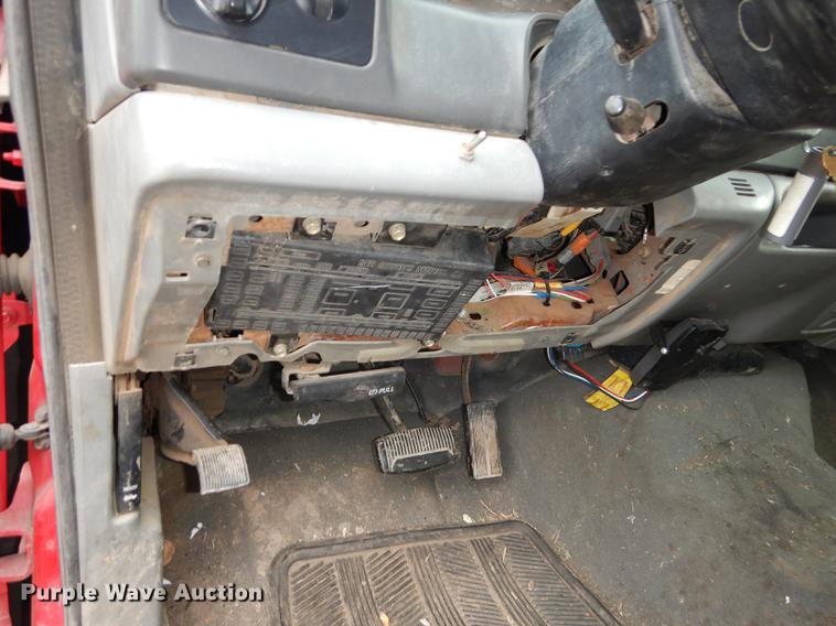 image for item J5566 2004 Ford F250 Super Duty XLT SuperCab utility bed pickup truck