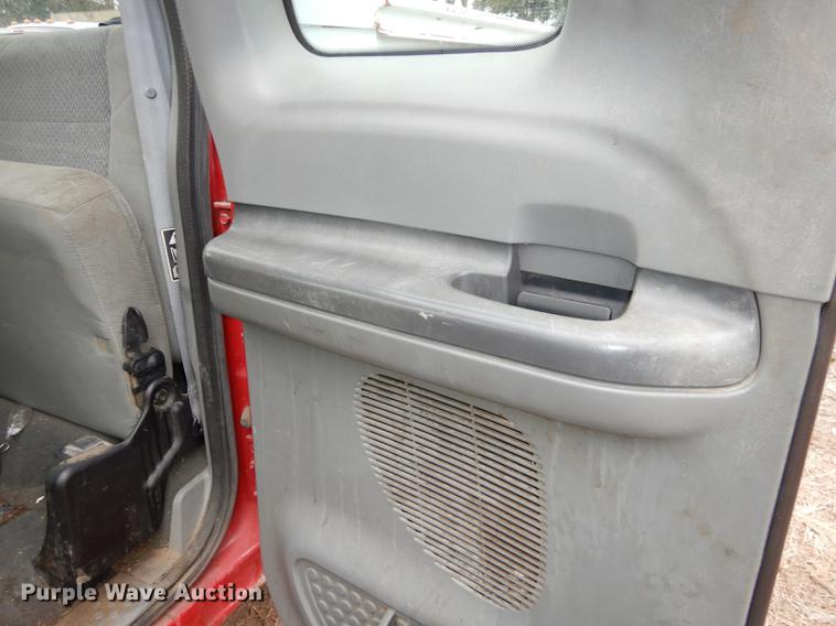 image for item J5566 2004 Ford F250 Super Duty XLT SuperCab utility bed pickup truck