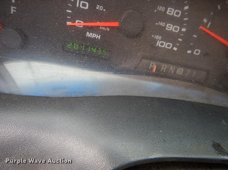 image for item J5566 2004 Ford F250 Super Duty XLT SuperCab utility bed pickup truck