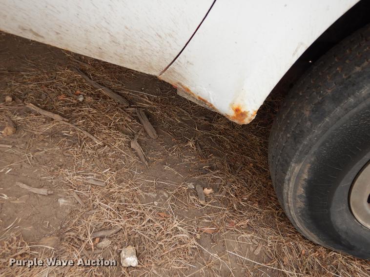 image for item J5566 2004 Ford F250 Super Duty XLT SuperCab utility bed pickup truck