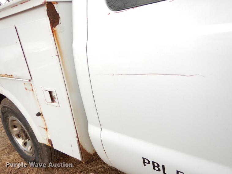 image for item J5566 2004 Ford F250 Super Duty XLT SuperCab utility bed pickup truck