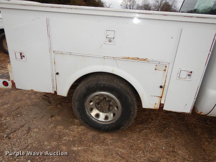 image for item J5566 2004 Ford F250 Super Duty XLT SuperCab utility bed pickup truck