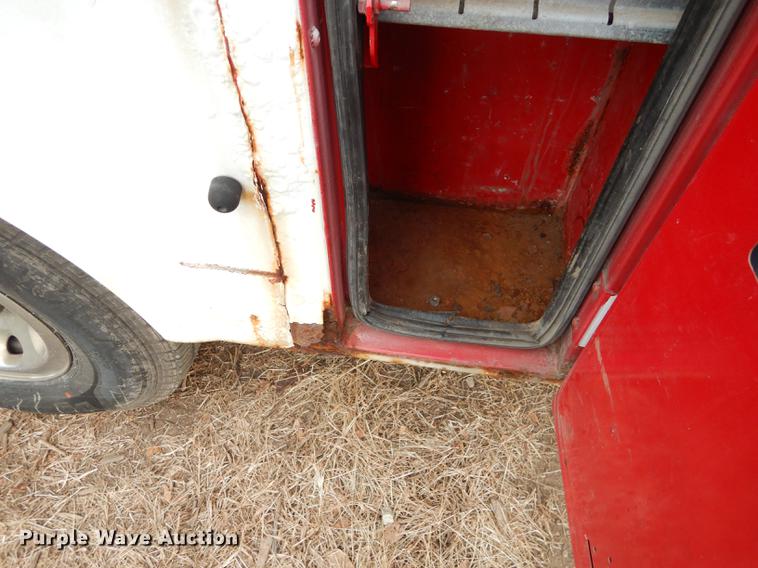 image for item J5566 2004 Ford F250 Super Duty XLT SuperCab utility bed pickup truck